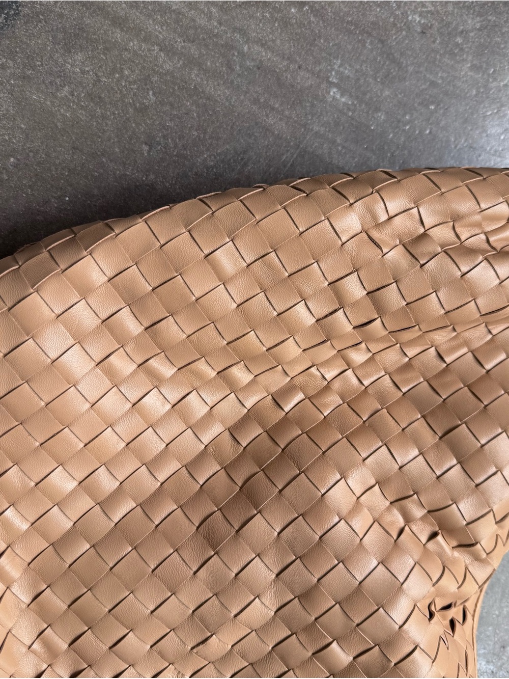 Bottega Veneta Tan Intrecciato Woven Hobo Shoulder Bag - Picture 6 of 8